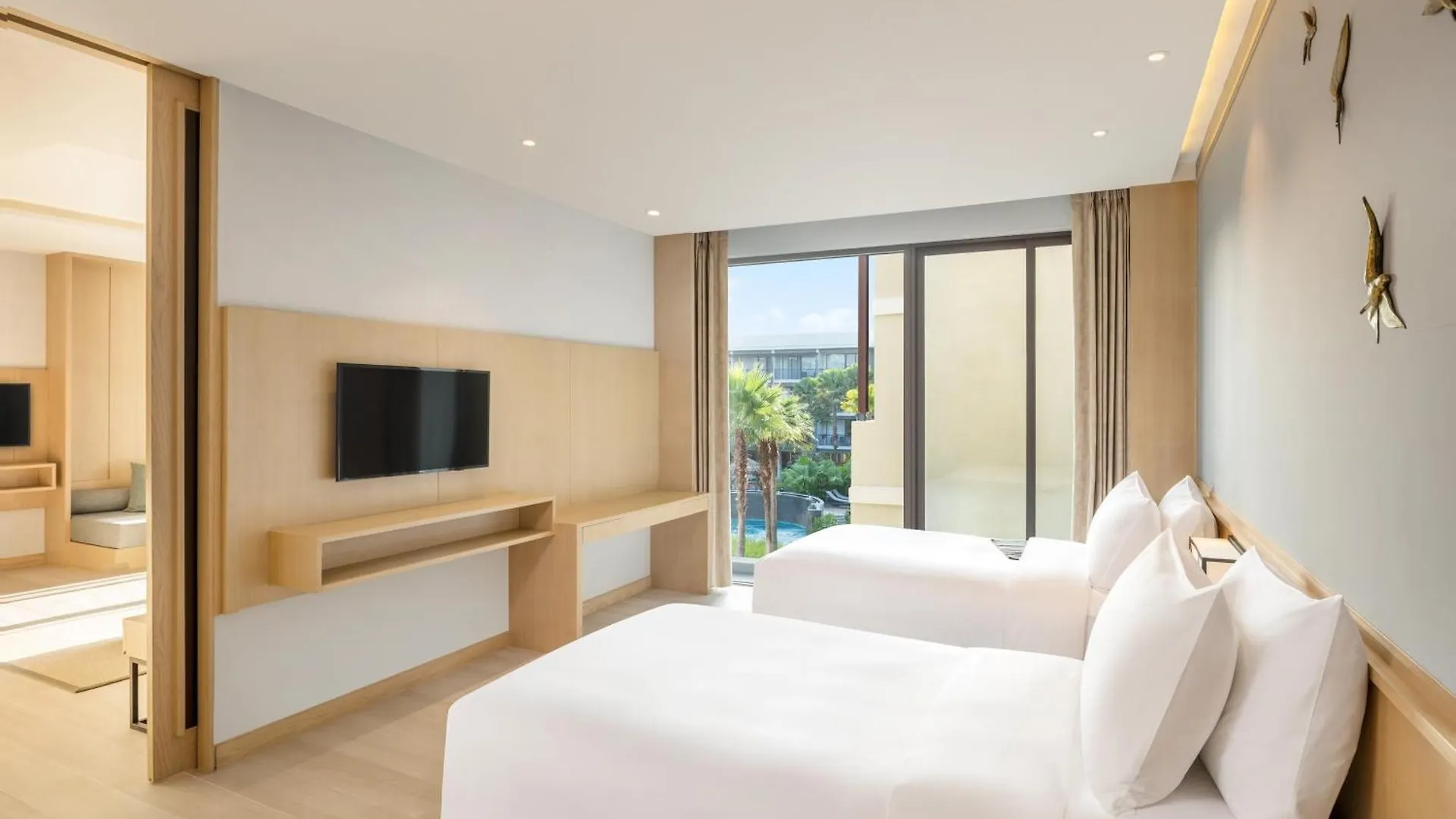 Le Meridien Khao Lak Resort & Spa