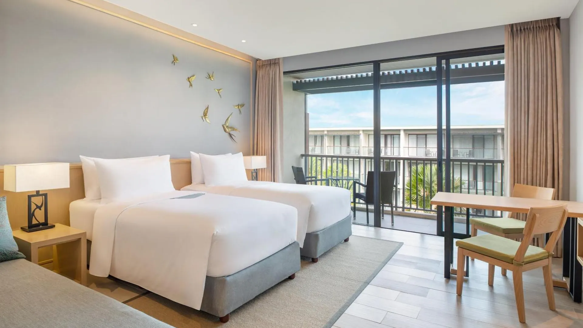 *****  Le Meridien Khao Lak Resort & Spa Tajlandia