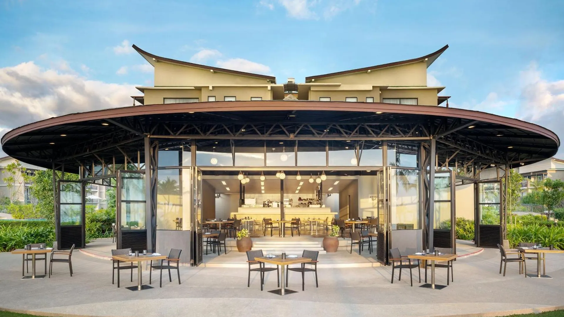 Le Meridien Khao Lak Resort & Spa
