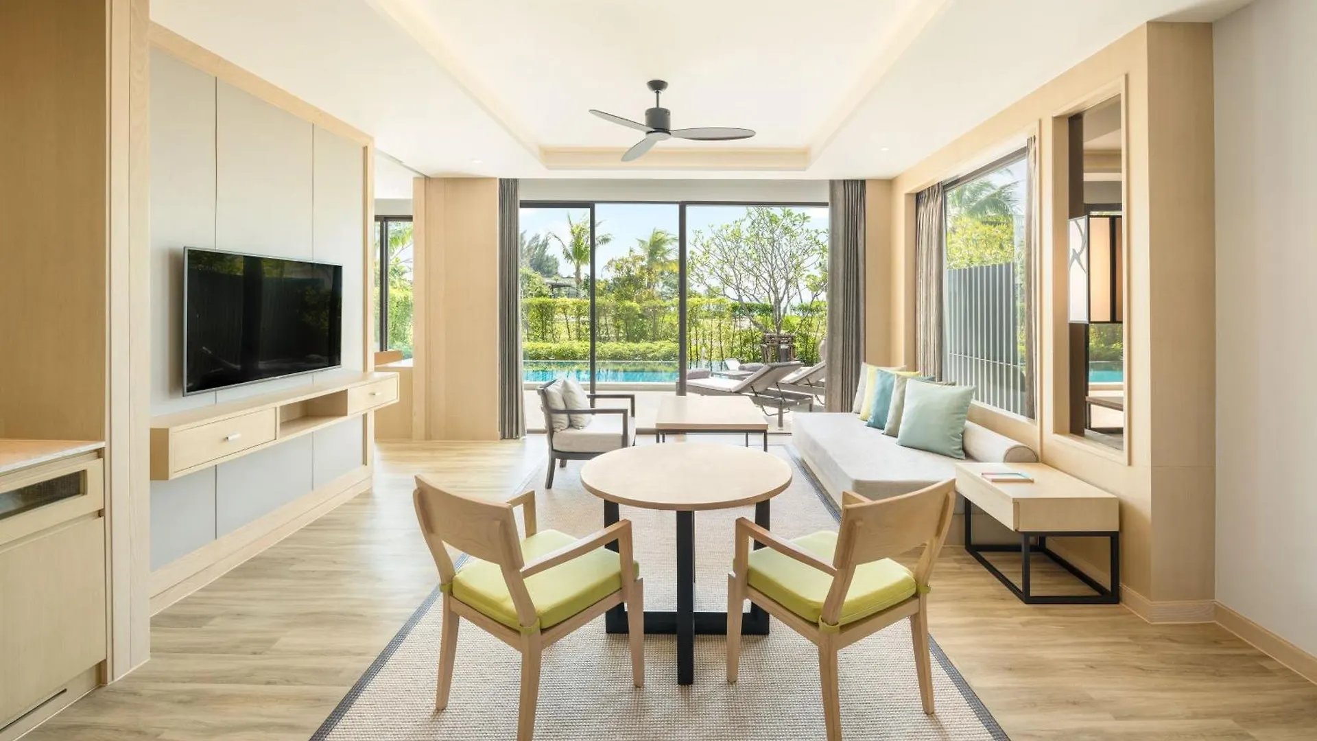 *****  Le Meridien Khao Lak Resort & Spa Thailand